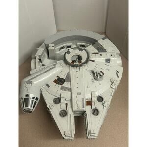 2004 Hasbro Star Wars Millennium Falcon *incomplete*